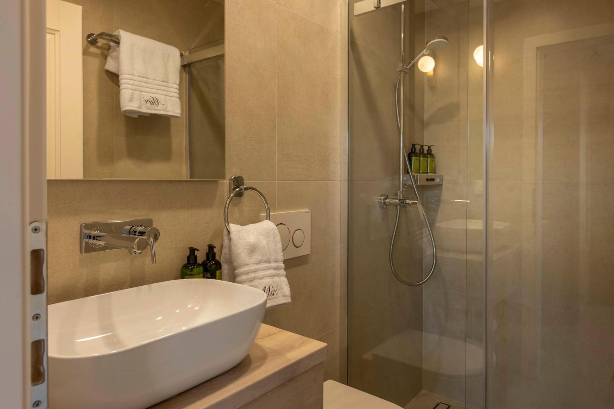 Miri, Heritage Superior With Swimming Pool Apartment